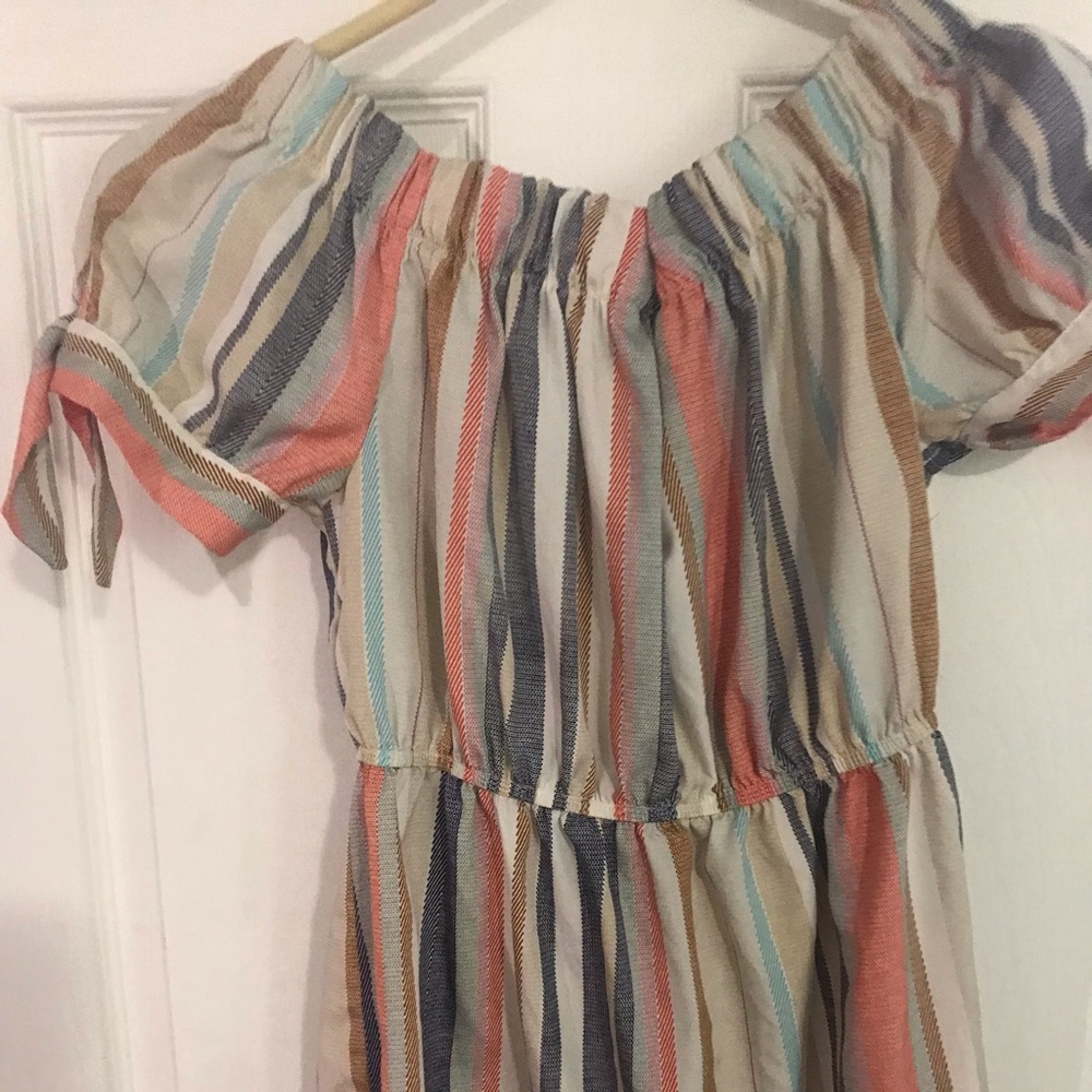 Cute little dress size small more like a girls XL or 14-16
